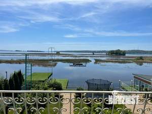 Дом 249м², 3-этажный, участок 10 сот.