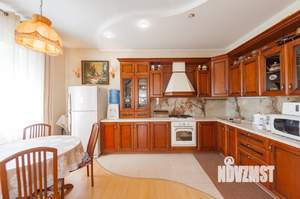 Коттедж 169м², 2-этажный, участок 7 сот.