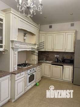 Таунхаус 329м², 2-этажный, участок 7 сот.