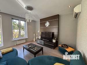 Дом 235м², 3-этажный, участок 8 сот.