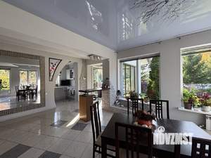 Дом 235м², 3-этажный, участок 8 сот.