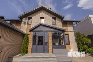 Дом 271м², 2-этажный, участок 8 сот.