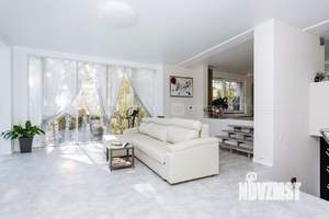 Дом 278м², 3-этажный, участок 15 сот.