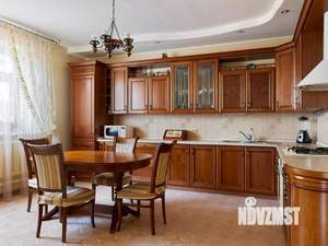 Коттедж 299м², 2-этажный, участок 6 сот.