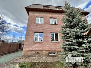 Дом 550м&sup2;, 3-этажный, посуточно, 