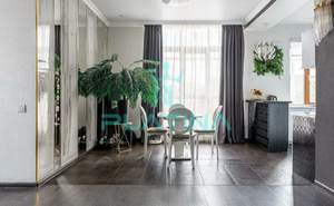 Дом 300м&sup2;, 3-этажный, на длительный срок, 