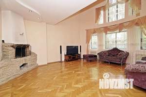 Дом 350м&sup2;, 2-этажный, посуточно, 