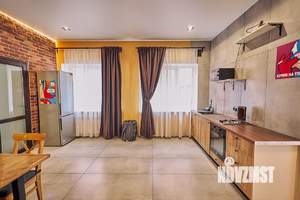 Дом 180м&sup2;, 2-этажный, посуточно, 