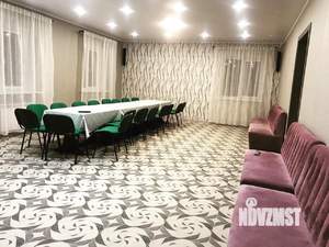 Коттедж 300м&sup2;, 3-этажный, на длительный срок, 