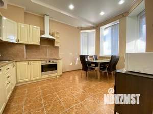 Таунхаус 180м&sup2;, 3-этажный, на длительный срок, 