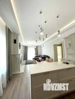 Коттедж 220м&sup2;, 2-этажный, на длительный срок, 