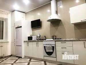 Дом 300м², 3-этажный, на длительный срок, 