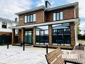 Дом 225м&sup2;, 2-этажный, на длительный срок, 