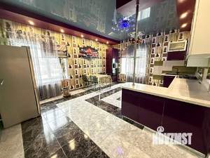 Дом 280м&sup2;, 3-этажный, на длительный срок, 