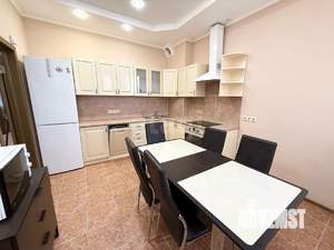 Таунхаус 180м², 3-этажный, на длительный срок, 