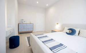 Дом 303м&sup2;, 3-этажный, на длительный срок, 