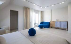 Дом 303м&sup2;, 3-этажный, на длительный срок, 