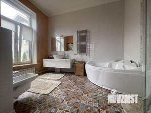 Дом 200м², 2-этажный, на длительный срок, 