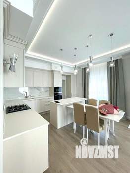 Коттедж 220м&sup2;, 2-этажный, на длительный срок, 