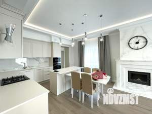 Коттедж 220м&sup2;, 2-этажный, на длительный срок, 