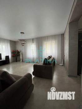 Дом 220м&sup2;, 2-этажный, на длительный срок, 