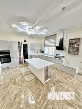 Коттедж 280м², 2-этажный, на длительный срок, 