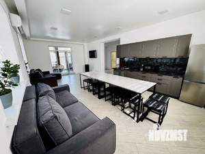 Дом 225м&sup2;, 2-этажный, на длительный срок, 