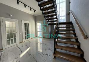 Дом 1800м², 2-этажный, на длительный срок, 