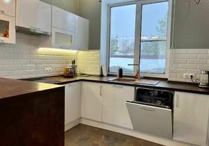 Дом 250м&sup2;, 3-этажный, на длительный срок, 