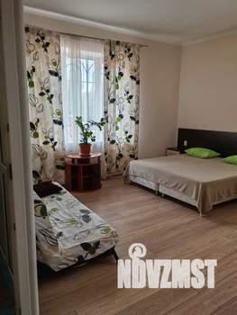 Дом 600м&sup2;, 3-этажный, посуточно, 