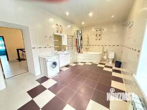 Дом 280м&sup2;, 3-этажный, на длительный срок, 