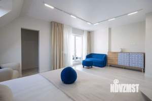 Дом 303м&sup2;, 3-этажный, на длительный срок, 