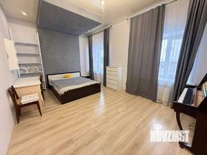 Дом 280м&sup2;, 3-этажный, на длительный срок, 