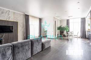 Дом 300м&sup2;, 3-этажный, на длительный срок, 