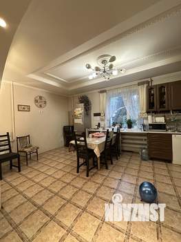 Дом 220м&sup2;, 2-этажный, на длительный срок, 