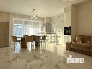 Коттедж 270м&sup2;, 2-этажный, на длительный срок, 