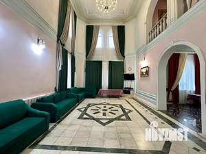 Дом 1000м&sup2;, 3-этажный, посуточно, 