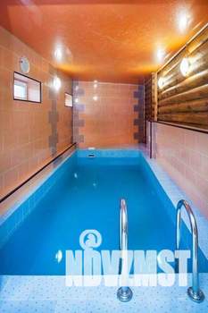 Дом 400м&sup2;, 2-этажный, посуточно, 