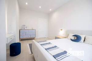 Дом 303м&sup2;, 3-этажный, на длительный срок, 