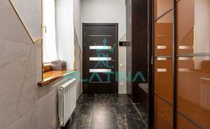 Дом 300м&sup2;, 3-этажный, на длительный срок, 