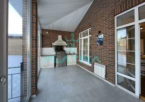 Дом 180м&sup2;, 2-этажный, на длительный срок, 