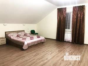 Коттедж 300м&sup2;, 3-этажный, на длительный срок, 