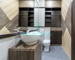 Дом 300м&sup2;, 3-этажный, на длительный срок, 