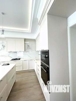 Коттедж 220м&sup2;, 2-этажный, на длительный срок, 