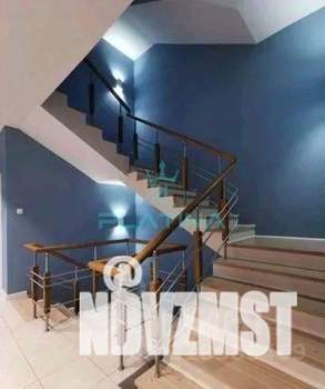 Коттедж 300м&sup2;, 2-этажный, на длительный срок, 