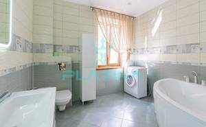 Дом 300м&sup2;, 3-этажный, на длительный срок, 