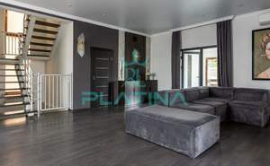 Дом 300м&sup2;, 3-этажный, на длительный срок, 