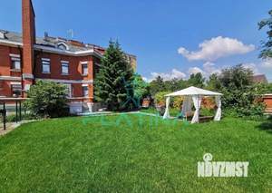 Коттедж 300м&sup2;, 2-этажный, на длительный срок, 