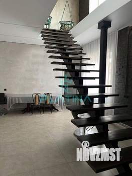 Дом 220м&sup2;, 2-этажный, на длительный срок, 