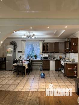 Дом 220м&sup2;, 2-этажный, на длительный срок, 